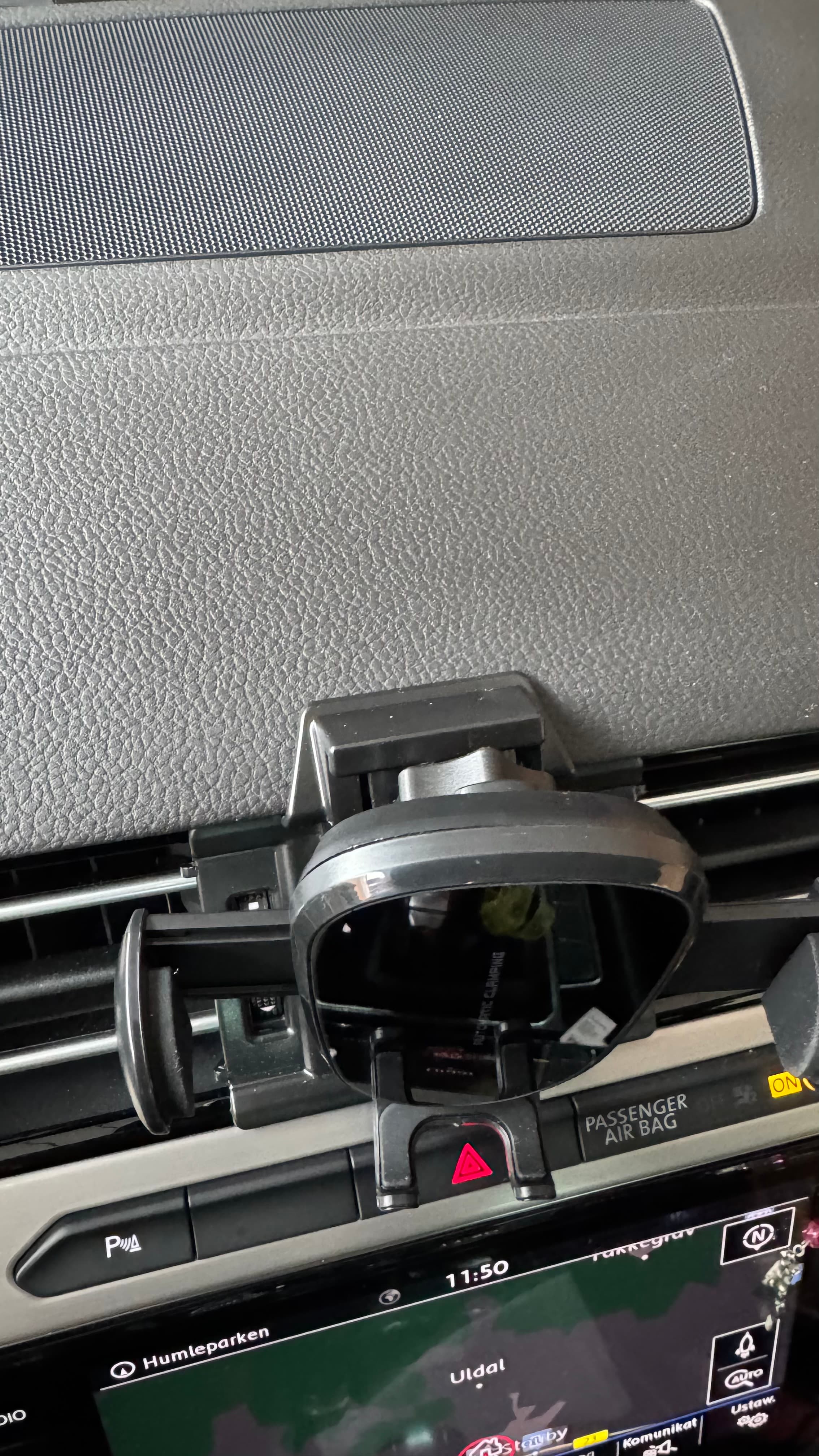 🔥         Bezpieczeństwo      🔥
🚗 Uchwyt samochodowy na telefon do Volkswagen Passat B8 (2014–2021)
📦 Dostawa: 5–10 dni roboczych
🚚 Kurier prosto pod drzwi